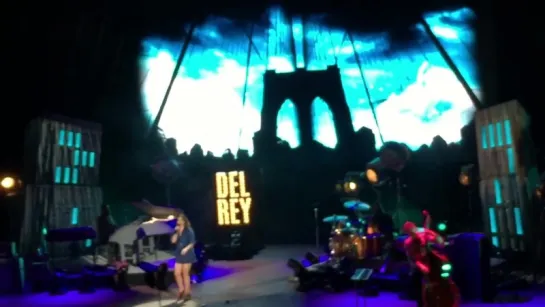 Lana Del Rey – Brooklyn Baby (Live @ «Endless Summer Tour»)