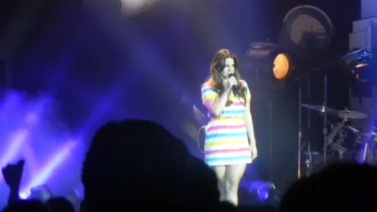 Lana Del Rey – Us Against the World (Live @ «Endless Summer Tour»)