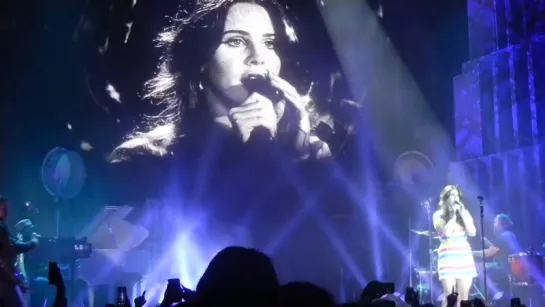 Lana Del Rey – Blue Jeans (Live @ «Endless Summer Tour»)