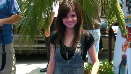 June 02,2007: Selena Gomez at Surfs Up Premiere, Village Theature