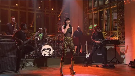 Jessie J - Price Tag (feat B.o.B)(Live @ Saturday Night Live)