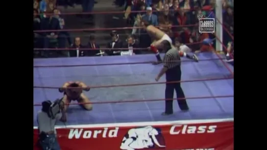 WCCW 25.12.83 - The Missing Link vs Johnny Mantell