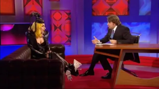 2010 // Lady Gaga > Friday Night With Jonathan Ross - 2/2 (Gagavision.net)