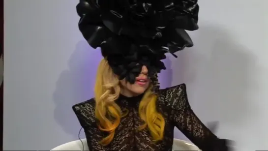 2010 // Lady Gaga > Autres ITW - The Fashion 411 - MAC Viva Glam's Collection (Gagavision.net)