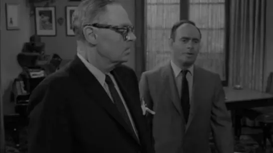 Twilight Zone  (Dimension Desconocida)    1x04    Sixteen Millimeter Shrine, The