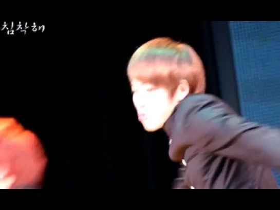 111001 (fancam) Lotte World - "Tell them" -  Zico focus