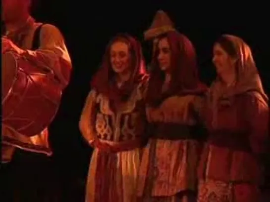 Arev Armenian Folk Ensemble - Taroni Yerg U Par