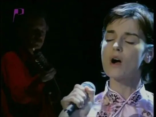 Sinéad O'Connor - She Moved Through The Fair