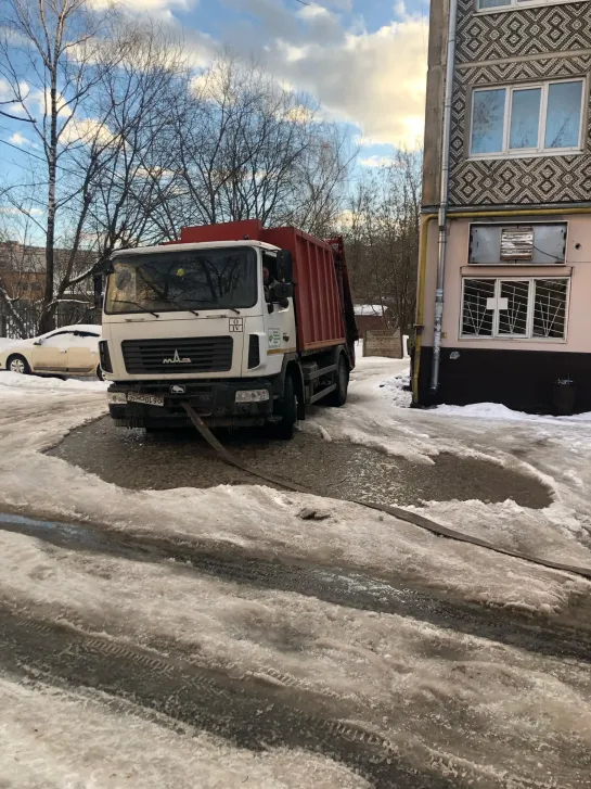 Лужа на ул. Грабцевское шоссе 92