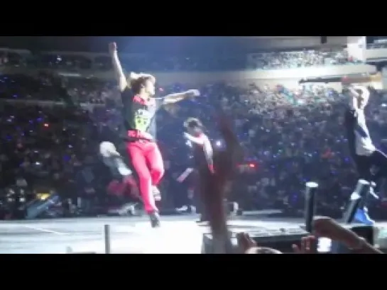 [fancam] 111023 SMTOWN NY - Minho being cute and dancing crazy