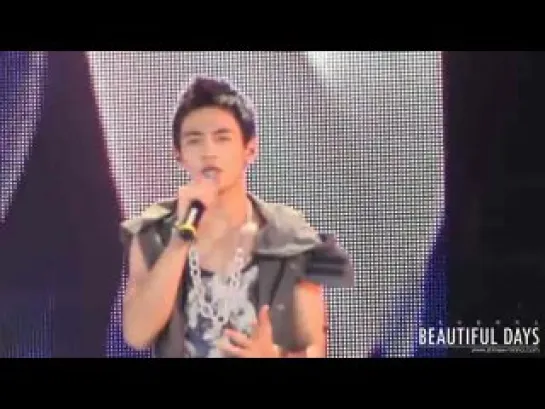 [Fancam] - 100821 - SHINee singing Quasimodo [Minho Focused] at SM Town 2010 Concert in Seoul.flv