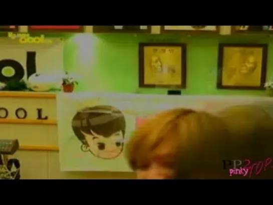 [110225] 2MIN Playing With The Camera :: Kiss The Radio.flv