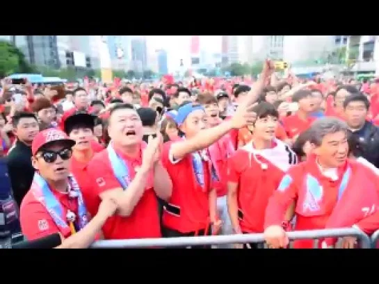 140618 Minho and CKOB team cheering for South Korea at Gwanghwamun Plaza