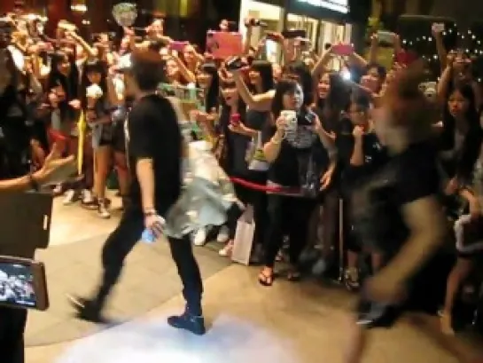 [FANCAM] 120915 SHINee Back to Hotel