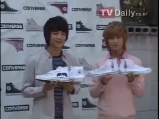 [110412] SHINee Minho & Taemin | 'CONVERSE MOVING CUSTOM STUDIO' Event.flv