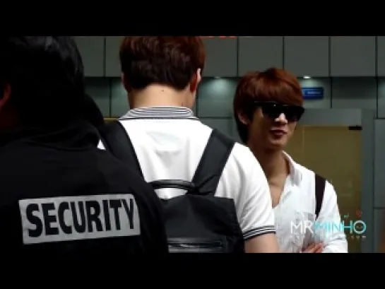 [MrMinho] 110821 Minho at Nanjing Airport