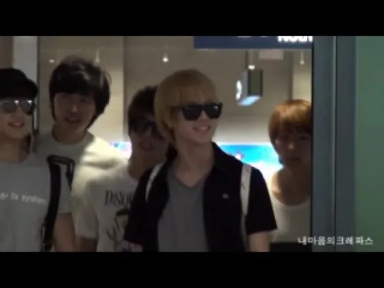 2Мin ✰ 1108012 [fancam] @ Incheon Airport