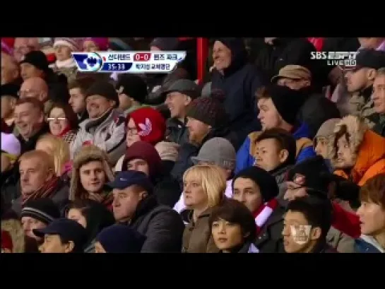 121128 Minho Watching Football Match In London Sunderland FC vs Queens Park