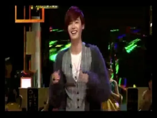 Lee Jong Suk dancing Orange Caramel's Aing @ Strong Heart ep. 64