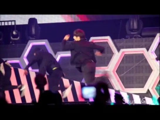 121027 Minho solo - Turn Up The Music @ SHINee World Concert II in Hong Kong