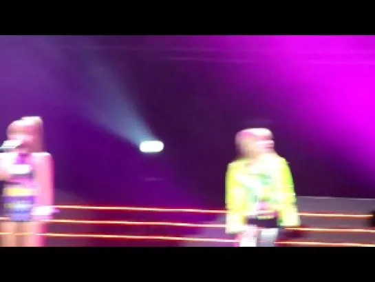 [Фанкам] 2NE1 - Lonely на KMW (15.07.11)