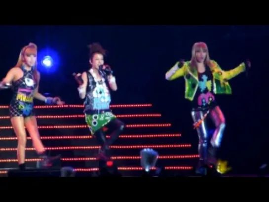 [Фанкам] 2NE1 - Fire на KMW (15.07.11)