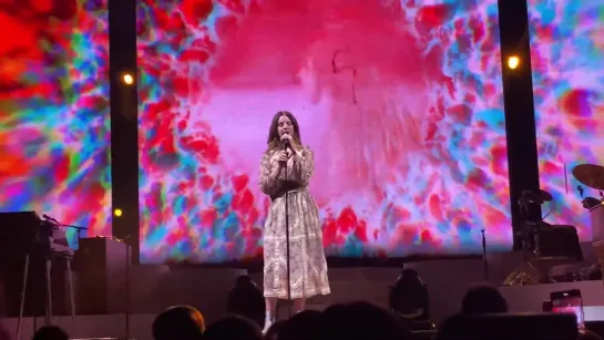 Lana Del Rey – Bartender (Live @ Rogers Arena)