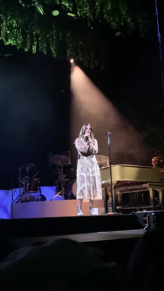 Lana Del Rey – For Free [Joni Mitchell cover] (Live @ Rogers Arena)