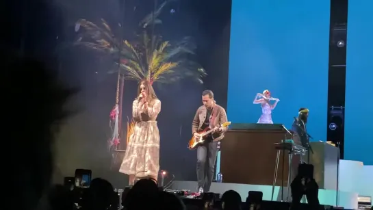 Lana Del Rey – Blue Jeans (Live @ Rogers Arena)