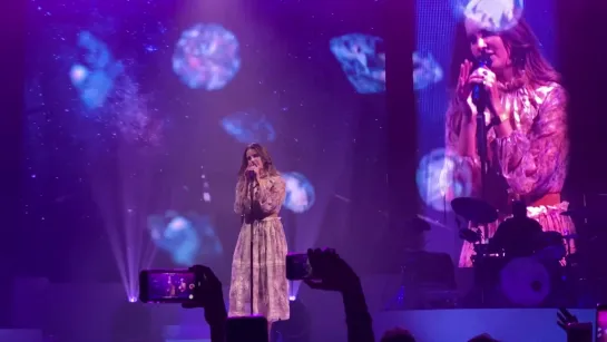 Lana Del Rey – Young and Beautiful (Live @ Rogers Arena)