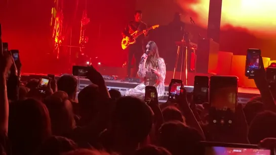 Lana Del Rey – Summertime Sadness (Live @ Rogers Arena)