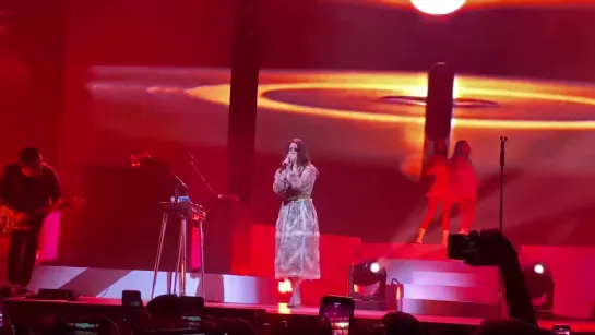 Lana Del Rey – Doin' Time [Sublime cover] (Live @ Rogers Arena)