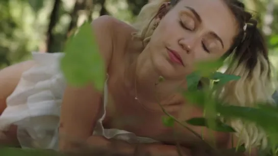 Miley Cyrus - Malibu (Official Video)