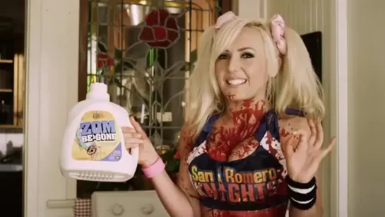 Джесика Нигри рекламирует порошок #video #cosplay #boobs #schoolgirl #pigtails #miniskirt #funny #JessicaNigri #stockings