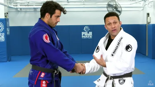 Renzo Gracie - 2  Aggressor holding your wrist with both hands (освобождение от захвата двумя руками)