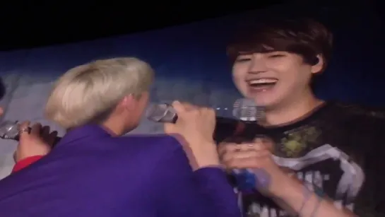 150712 Super Show 6 Yesung Heechul & Donghae sing Kyuhyun At Gwanghwamun