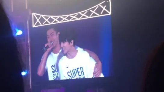 150712 Super Show 6 crying Heechul Siwon hugs Yesung