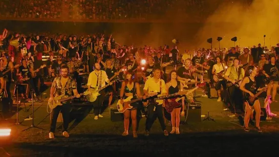 Yellow - Coldplay played by 1000 Musicians / Rockin’1000