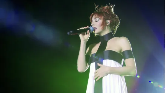 MYLENE FARMER || Laisse Le Vent Emporter Tout || Позволь Ветру Все Развеять || stade de france live || 2009