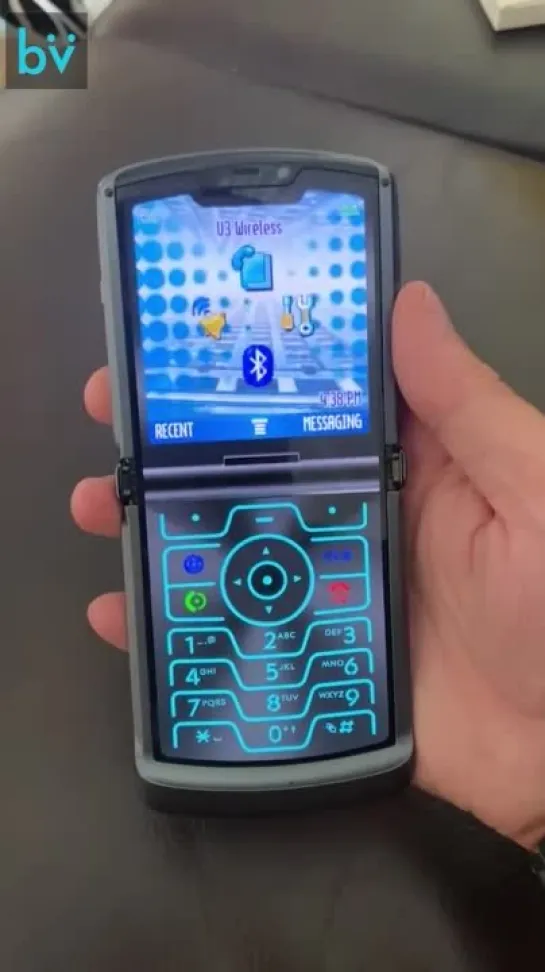 Новый Razr превращается в старый Razr