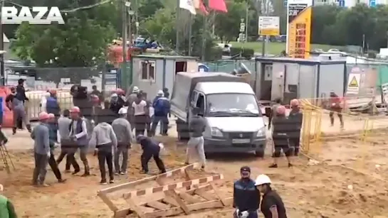 В МОСКВЕ ВЗБУНТОВАЛИСЬ  МИГРАНТЫ! МАССОВАЯ ДРАКА И ПОГРОМ (Аудио статьи с Павлом Ивановым)