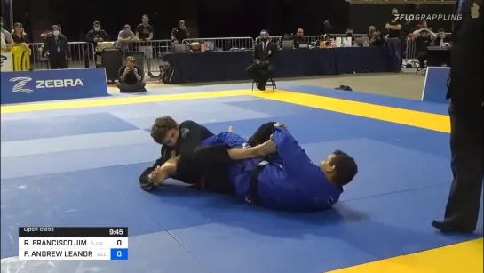 Fellipe Andrew Punishes Robertos Aggression With A Brutal Footlock