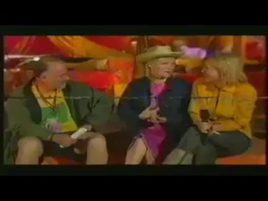 Courtney Love Interview 1999 Glastonburry