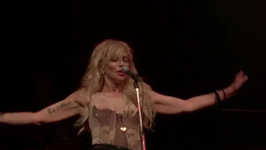 Courtney Love - Gold Dust Woman [live cover Fleetwood Mac]