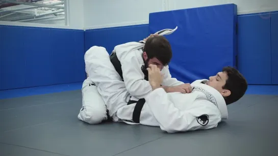 5 Robson Gracie - Lapel attacks - Triangle 05