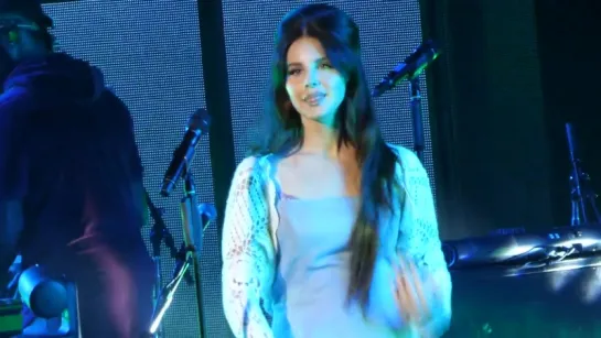 Lana Del Rey – Cruel World (Live @ «Santa Barbara Bowl»)