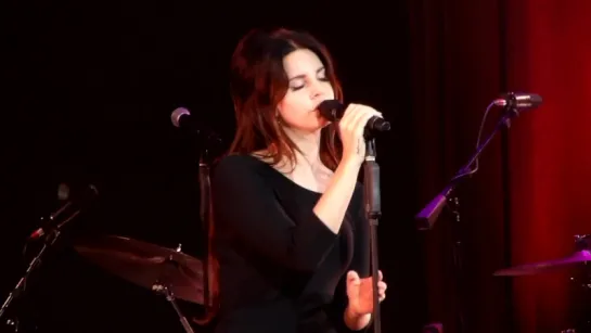 Lana Del Rey – Cherry (Live @ O2 Academy Brixton)