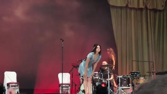 Lana Del Rey – Summertime Sadness [2] (Live @ Lollapalooza Paris)