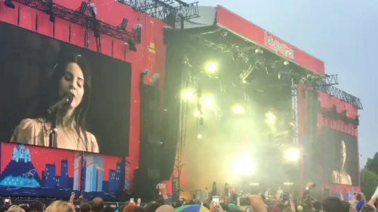 Lana Del Rey – Summertime Sadness [1] (Live @ Lollapalooza Paris)