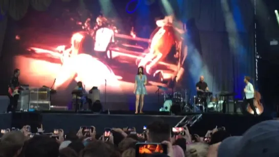 Lana Del Rey – White Mustang [3] (Live @ Lollapalooza Paris)